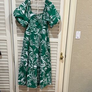 Meadow Rhodes Elegant Green Leaf Print Dress. Size L